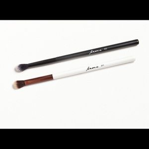 FIRMA BEAUTY
Flat Oval Blending Brush